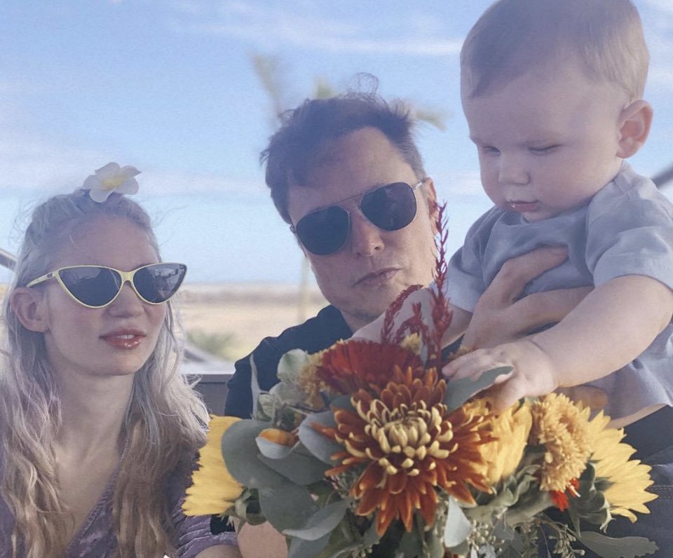 O Έλον Μασκ με την Grimes και τον γιο τους Χ/Φωτογραφία: Twitter/Elonmusk
