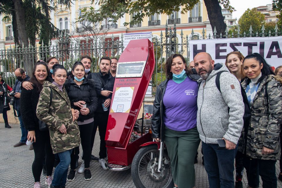 ΣΥΓΚΕΝΤΡΩΣΗ ΔΙΑΜΑΡΤΥΡΙΑΣ ΚΑΤΑΣΤΗΜΑΤΑΡΧΩΝ ΕΣΤΙΑΣΗΣ ΕΞΩ ΑΠΟ ΤΟ ΥΜΑΘ - Φωτογραφία: EUROKINISSI