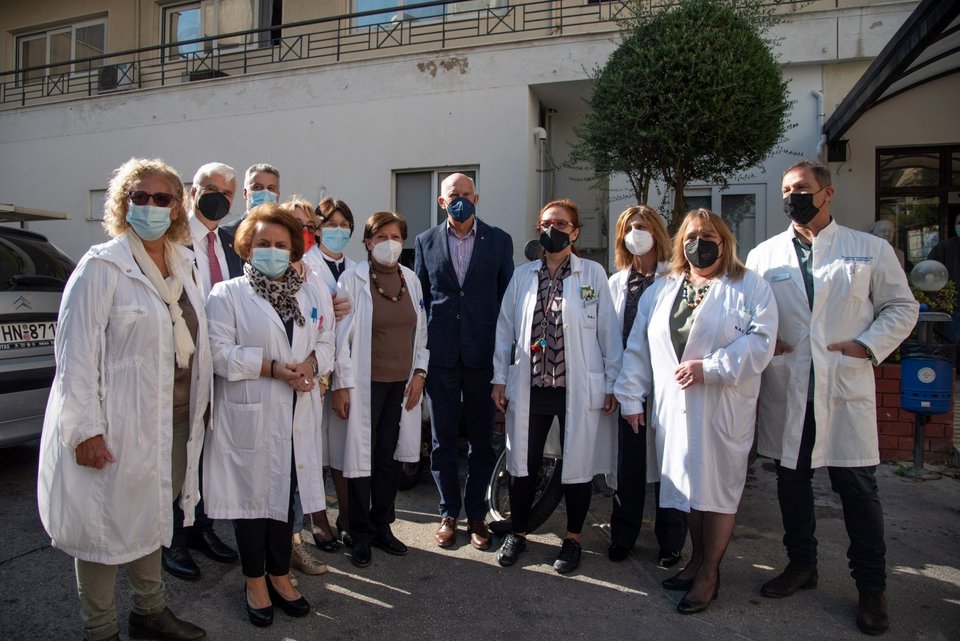 Ο Γιώργος Παπανδρέου στο νοκοκομείο «Αγιος Σάββας»