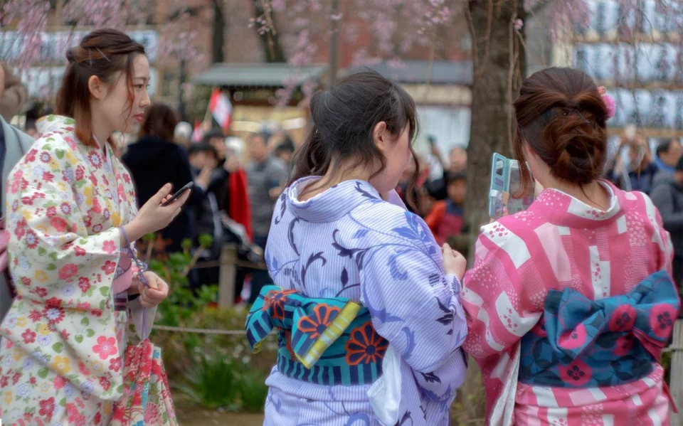 Γυναίκες στην Ιαπωνία με παραδοσιακές στολές