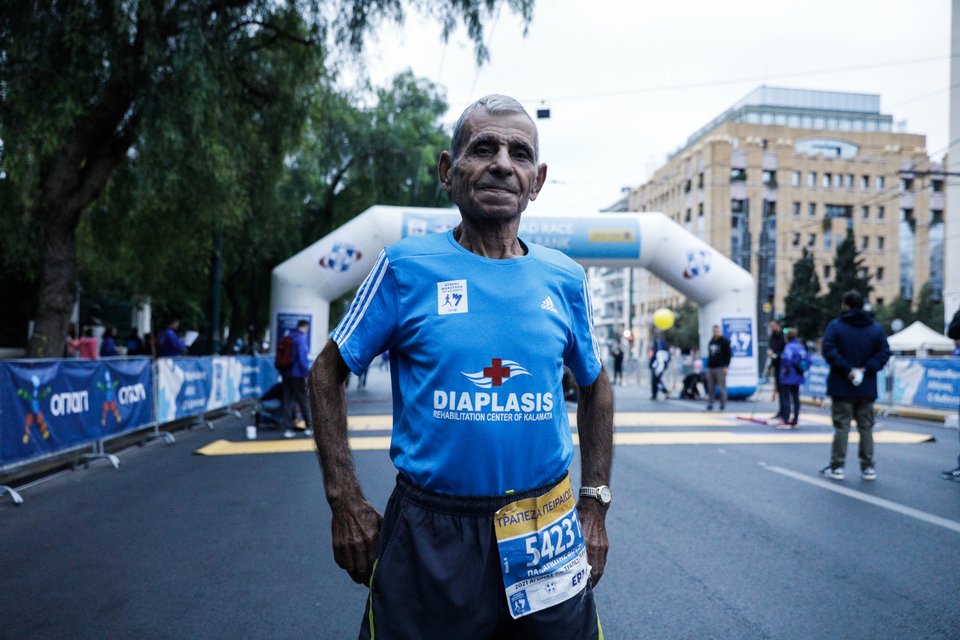 Ο Γιώργος Δούσης, ο μεγαλύτερος σε ηλικία αθλητής που συμμετέχει στον Μαραθώνιο της Αθήνας/ Φωτογραφία Eurokinissi