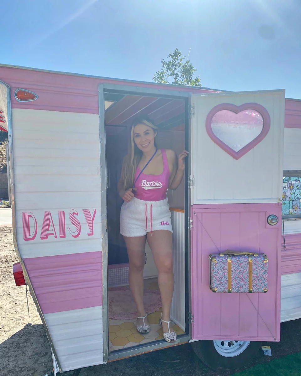 Η Ίλσα έχει εμπνευστεί τη διακόσμηση της Daisy από το τροχόσπιτο της Barbie