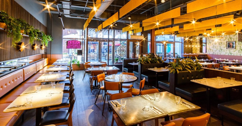 Το εσωτερικό καταστήματος Pizza Express στην Αγγλία