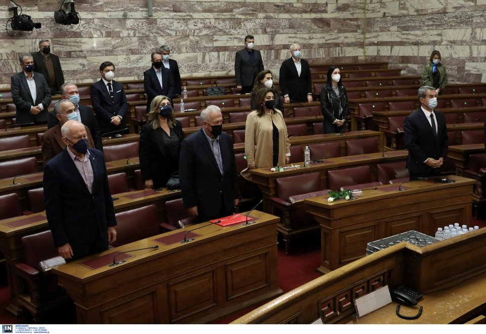 Η ΚΟ του ΚΙΝΑΛ τηρεί ενός λεπτού σιγή στη μνήμη της Φώφης Γεννηματά - Φωτογραφία: Intimenews/ΛΙΑΚΟΣ ΓΙΑΝΝΗΣ