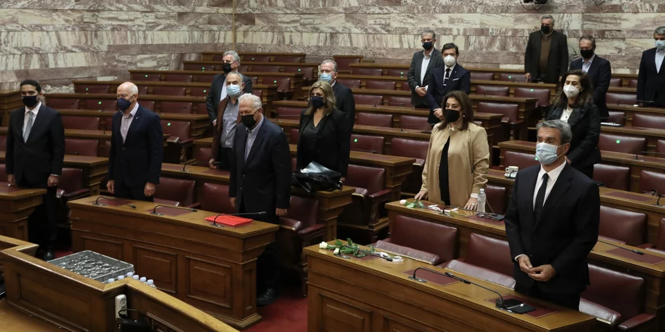 Η Κοινοβουλευτική Ομάδα του ΚΙΝΑΛ τηρεί ενός λεπτού σιγή στη μνήμη της Φώφης Γεννηματά / Φωτογραφία: Intimenews/ΛΙΑΚΟΣ ΓΙΑΝΝΗΣ