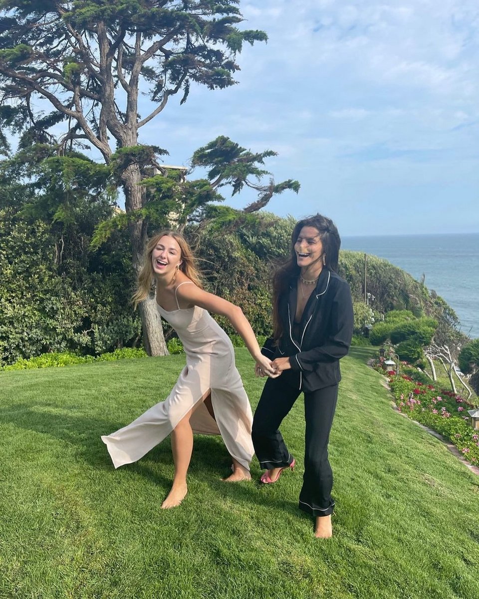 Η 22χρονη Μπρούκλιν με την σύντροφό της