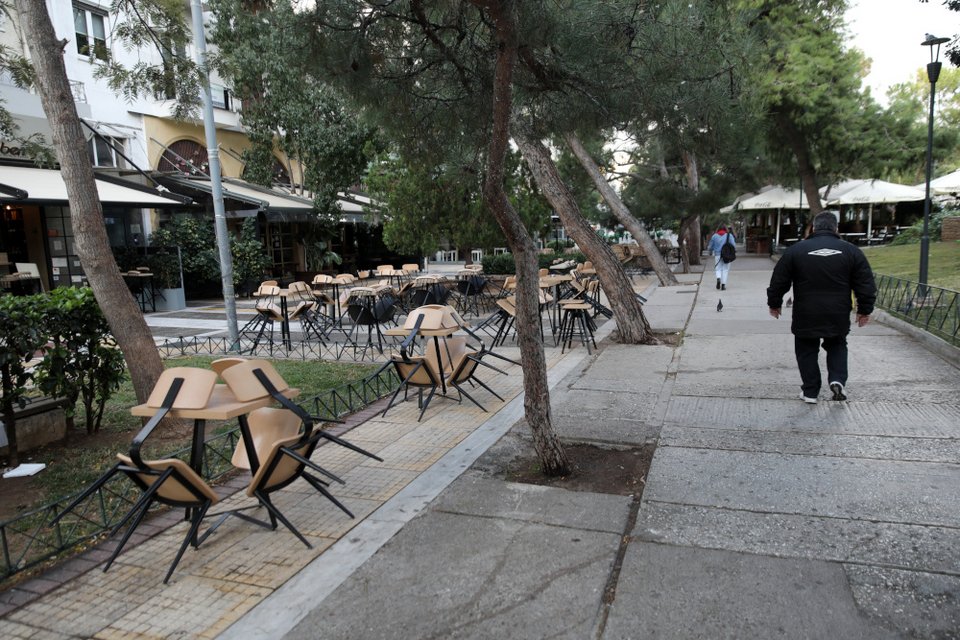 Αδειασε η πλατεία Νέας Σμύρνης / Φωτογραφία: ΓΙΑΝΝΗΣ ΠΑΝΑΓΟΠΟΥΛΟΣ/ EUROKINISSI