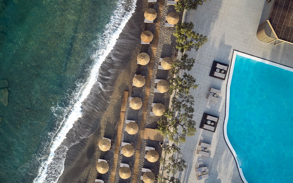 Άποψη της παραλίας του  Numo Ierapetra Beach Resort από drone.