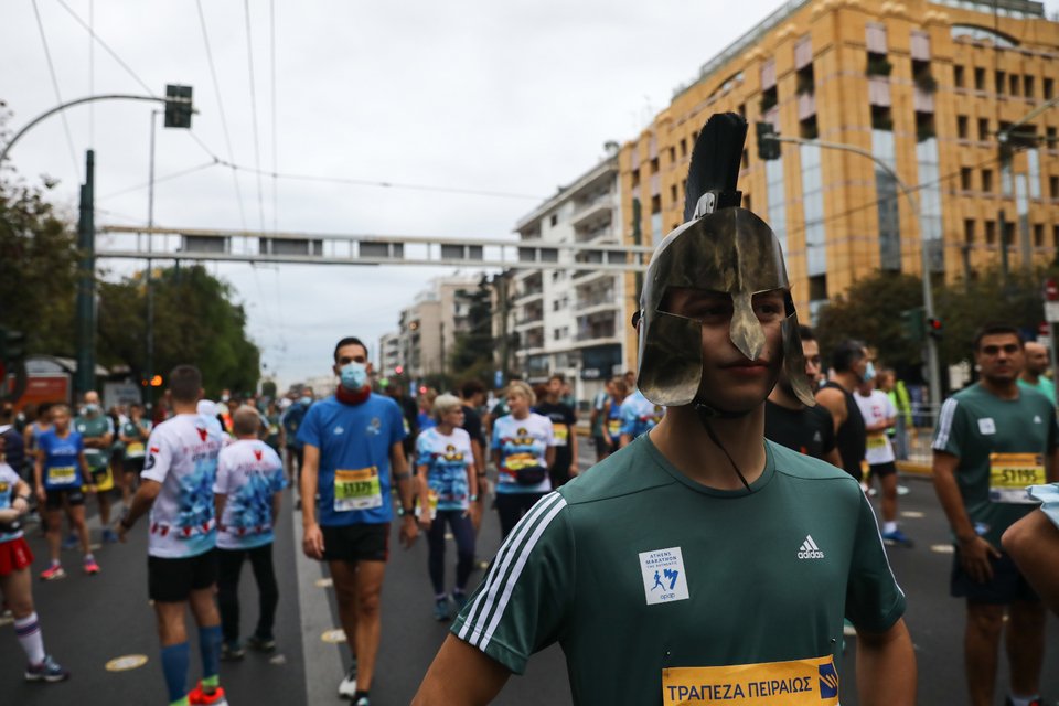 Με περικεφαλαία στον Μαραθώνιο