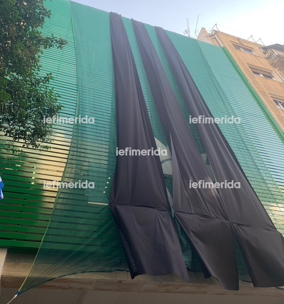 H ανανεωμένη πρόσοψη των γραφείων στη Χ. Τρικούπη - Φωτογραφία: iefimerida.gr