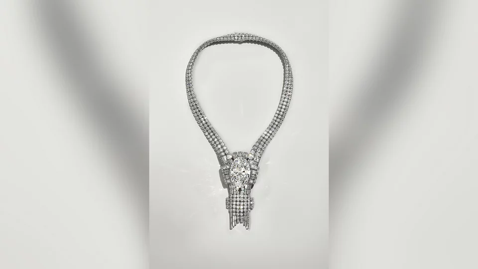 Η Tiffany πουλά το πιο ακριβό κόσμημα που φτιάχτηκε στον κόσμο -Ένα κολιέ που γίνεται δαχτυλίδι, αξίας 30 εκατ. | ΖΩΗ | iefimerida.gr