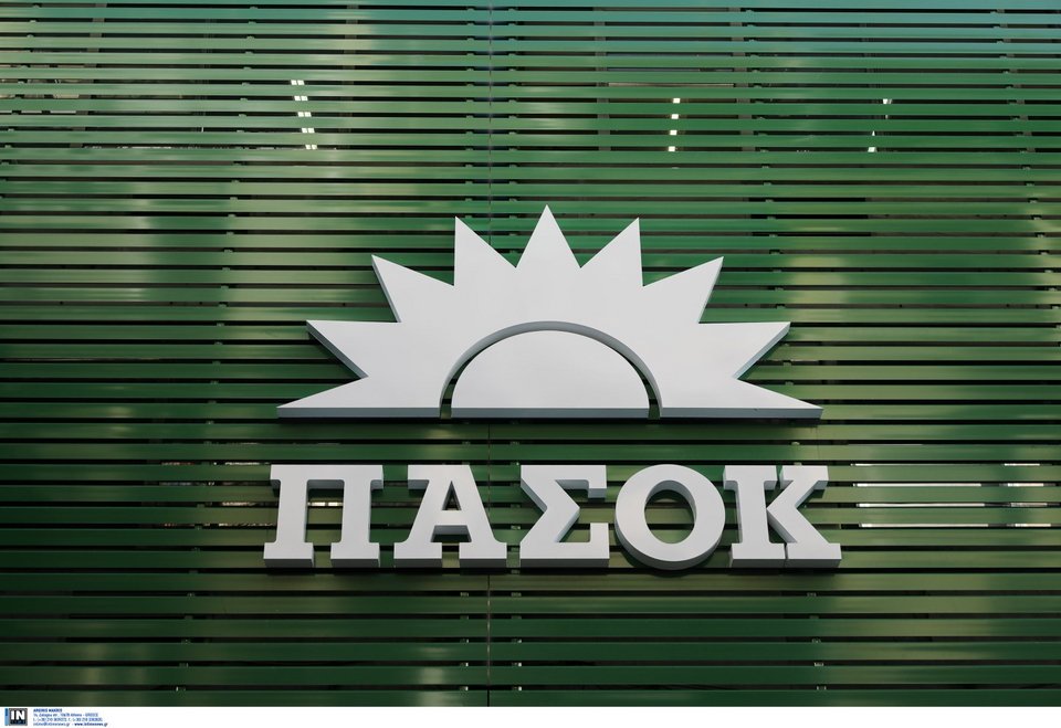 Το σήμα του ΠΑΣΟΚ στη Χ. Τρικούπη -Φωτογραφία: Intimenews/ΛΙΑΚΟΣ ΓΙΑΝΝΗΣ