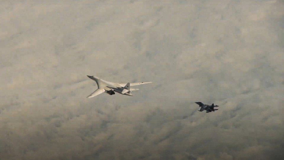 Ρωσικο βομβαρδιστικό Tu-160 περιπολεί στον εναέριο χώρο της Λευκορωσίας/ Φωοτγραφία ΑΡ