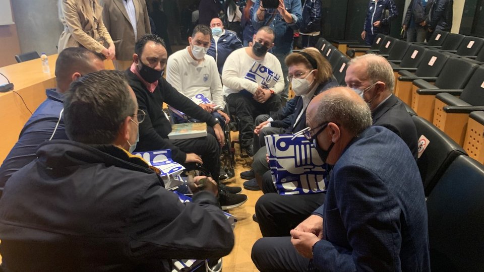 Η Υπουργός με την ομάδα των Παραολυμπιονικών