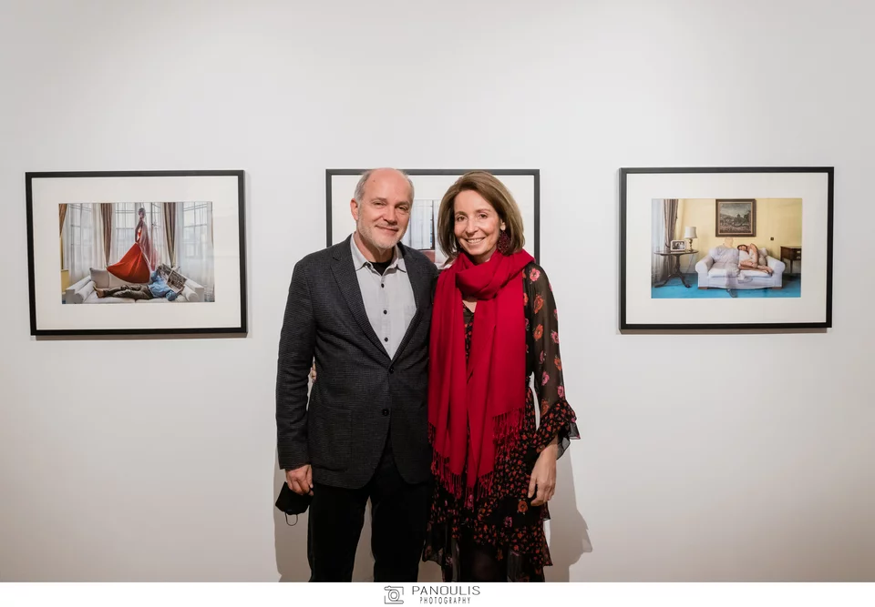 Η φωτογράφος Μαργαρίτα Μαυρομιχάλη & ο σύζυγος της πρέσβης Δημήτρη Καραμήτσος-Τζιράς