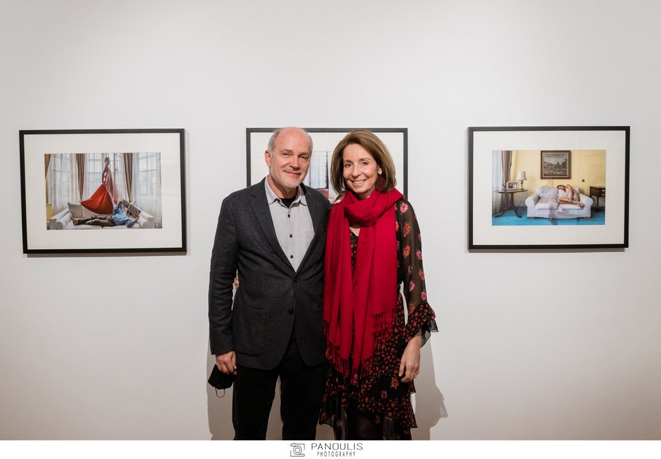 Η φωτογράφος Μαργαρίτα Μαυρομιχάλη &amp; ο σύζυγος της πρέσβης Δημήτρη Καραμήτσος-Τζιράς