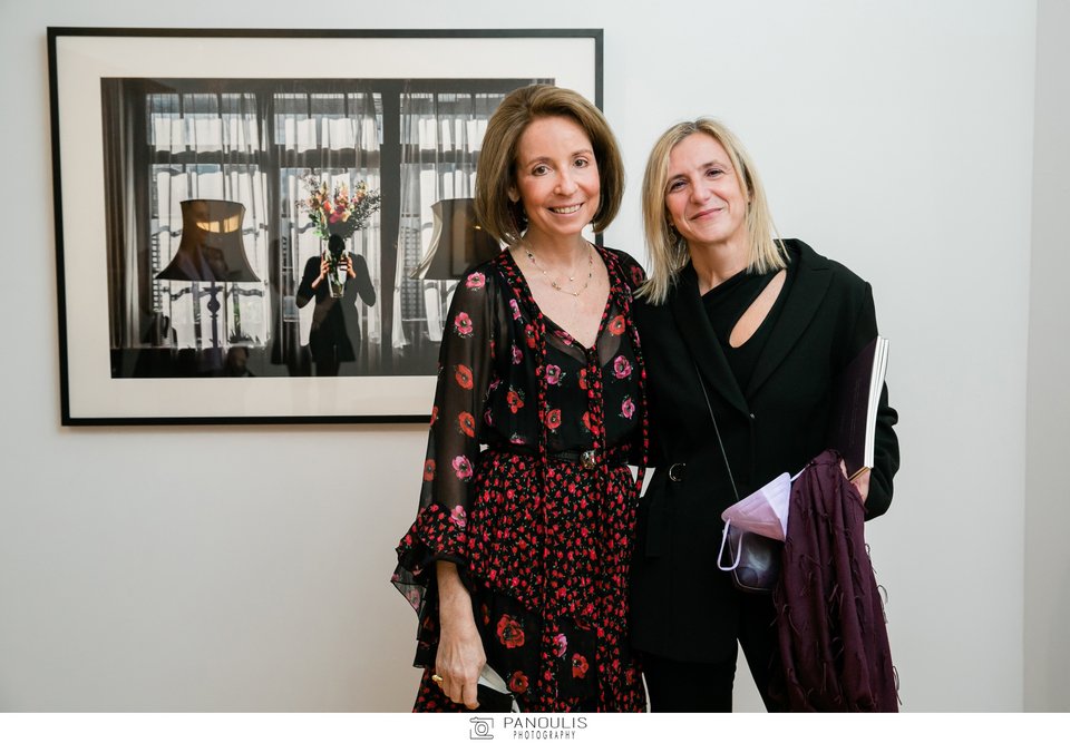 Η φωτογράφος Μαργαρίτα Μαυρομιχάλη &amp; η επιμελήτρια της έκθεσης Ελισάβετ Πλέσσα