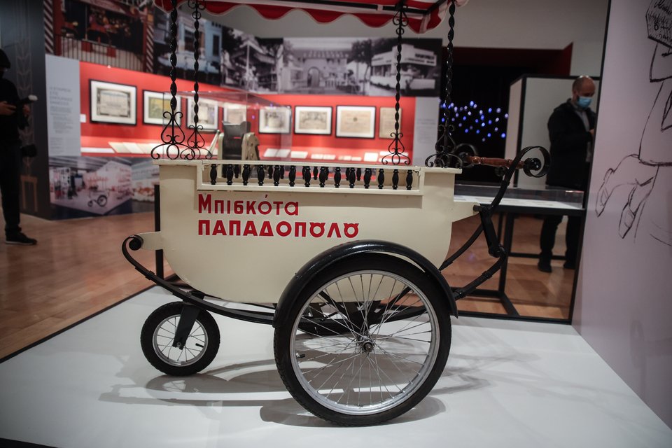 «Παπαδοπούλου 100. Η ιστορία της Εταιρείας 1922-2022» στον εκθεσιακό χώρο του ισογείου του Μουσείου Μπενάκη / Πειραιώς 138, Aris Oikonomou/ SOOC
