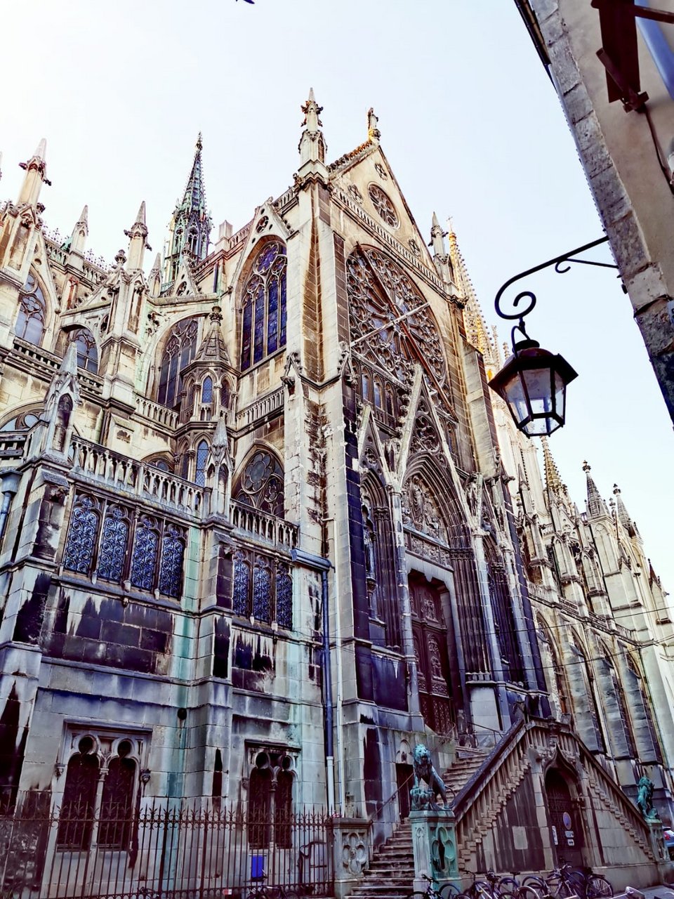 Ο καθεδρικός ναός του Saint Epvre.