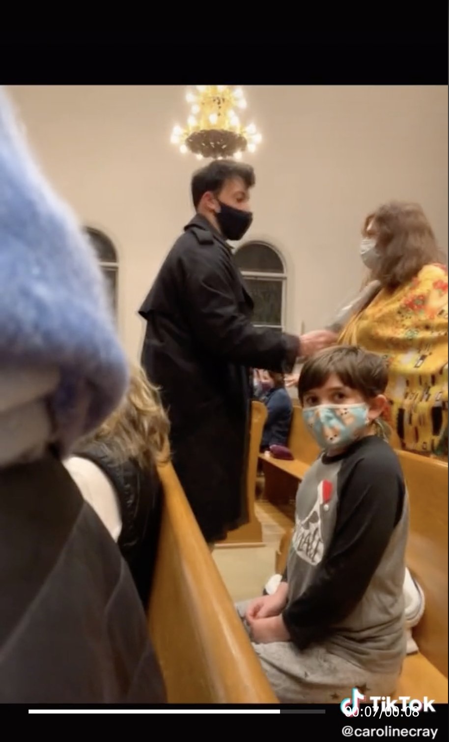 Ο γοητευτικός πράκτορας του Τζο Μπάιντεν επί τω έργω, σε εκκλησία