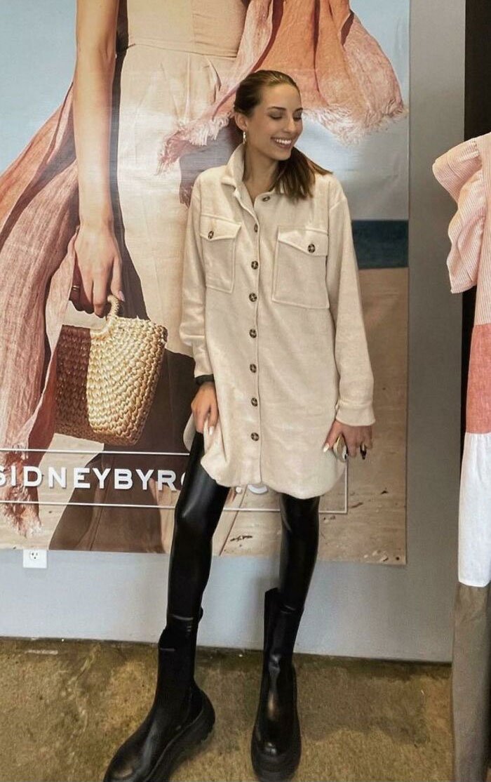 Αυτή η κοπέλα από τις ΗΠΑ δεν πρόσεξε τις αναλογίες κατά την επεξεργασία αυτής της φωτογραφίας με αποτέλεσμα να φαίνονται τεράστια τα πόδια της 