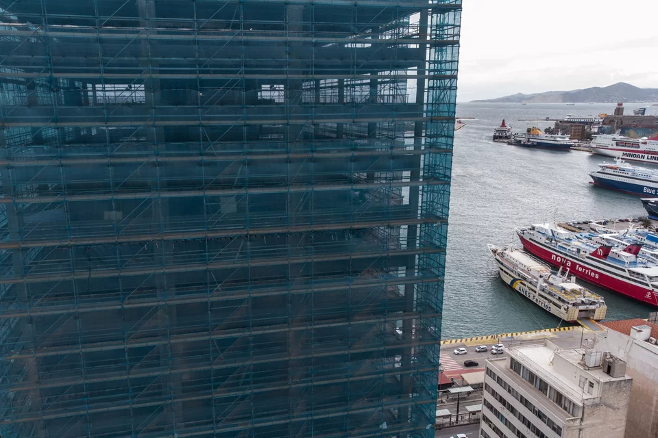 Η σκαλωσιά που καλύπτει το κτίριο περιμετρικά - Φωτογραφία: Νίκος Παλαιολόγος/Sooc για iefimerida.gr