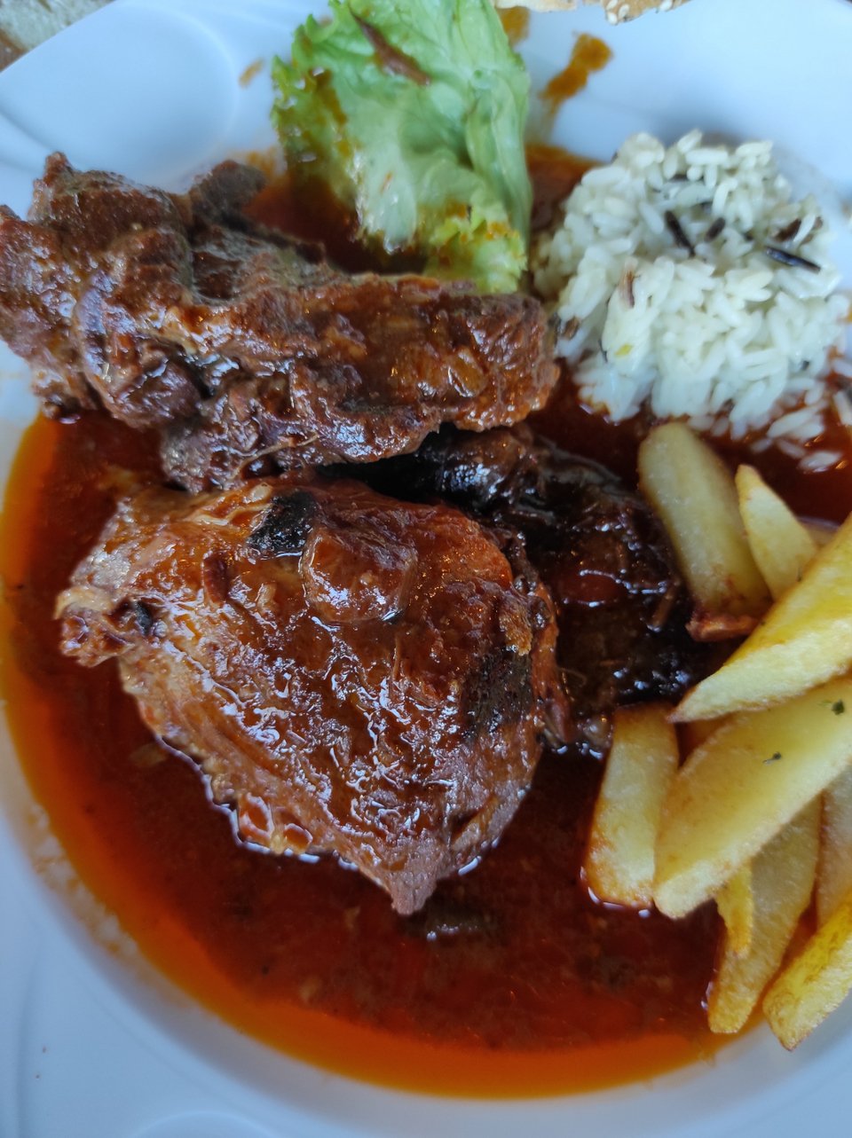 Το αγριογούρουνο είναι η σπεσιαλιτέ του μαγαζιού.