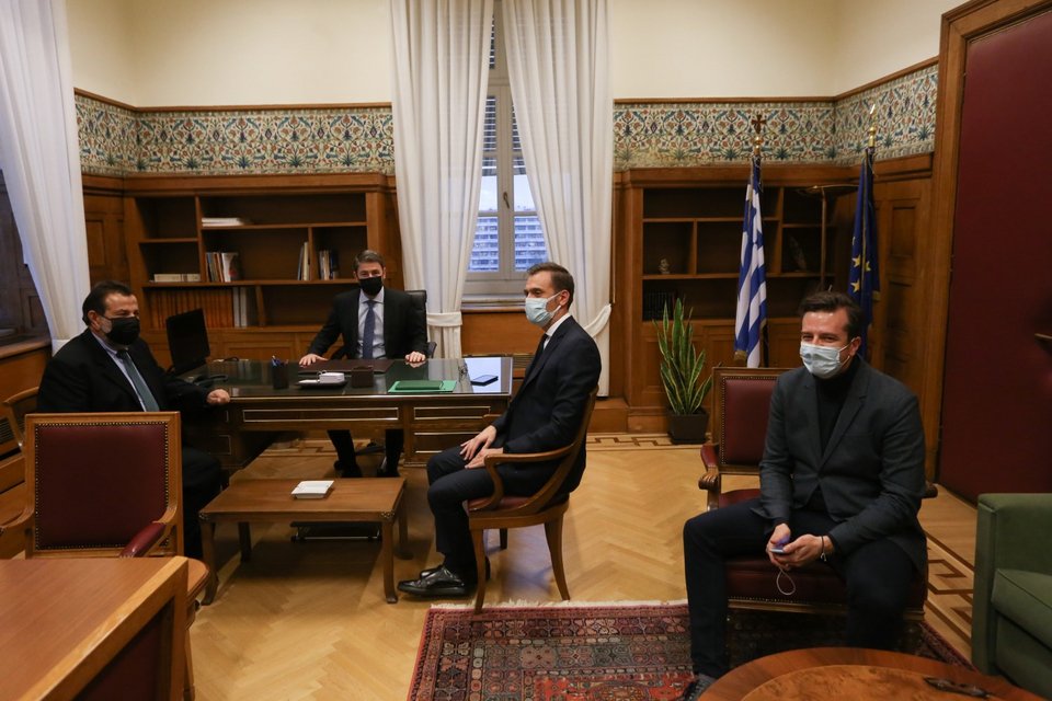 Ο Νίκος Ανδρουλάκης, αριστερά ο Β. Κεγκέρογλου, δεξιά ο Δ. Μάντζος και ο Παναγιώτης Βλάχος- Φωτογραφία: ΧΡΗΣΤΟΣ ΜΠΟΝΗΣ//EUROKINISSI