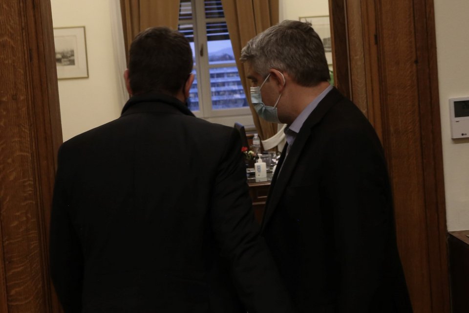 Ο Νίκος Ανδρουλάκης με τον Οδυσσέα Κωνσταντινόπουλο στο γραφεία του στη Βουλή - Φωτογραφία: ΧΡΗΣΤΟΣ ΜΠΟΝΗΣ//EUROKINISSI