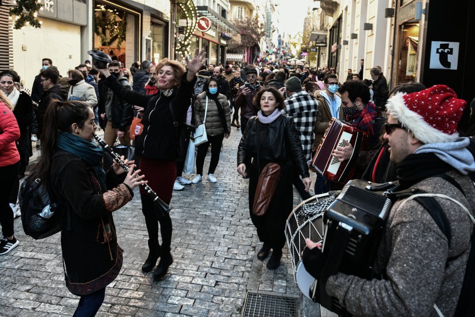 κόσμος εμπορικά καταστήματα Ερμού Κυριακή 19/12