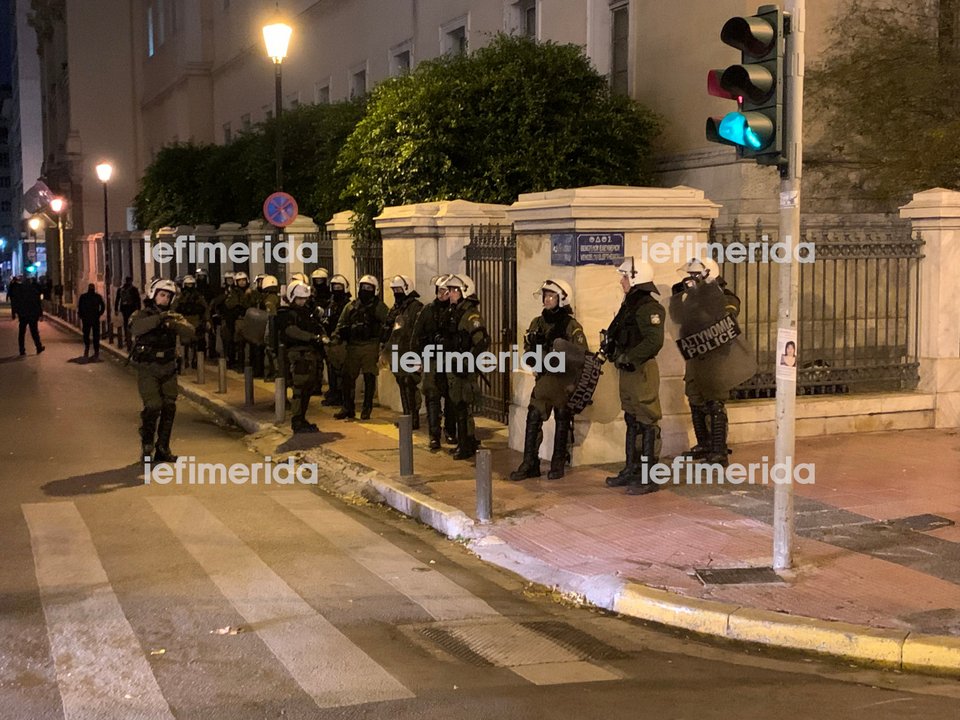 Ανδρες των ΜΑΤ/ Φωτογραφία: iefimerida.gr