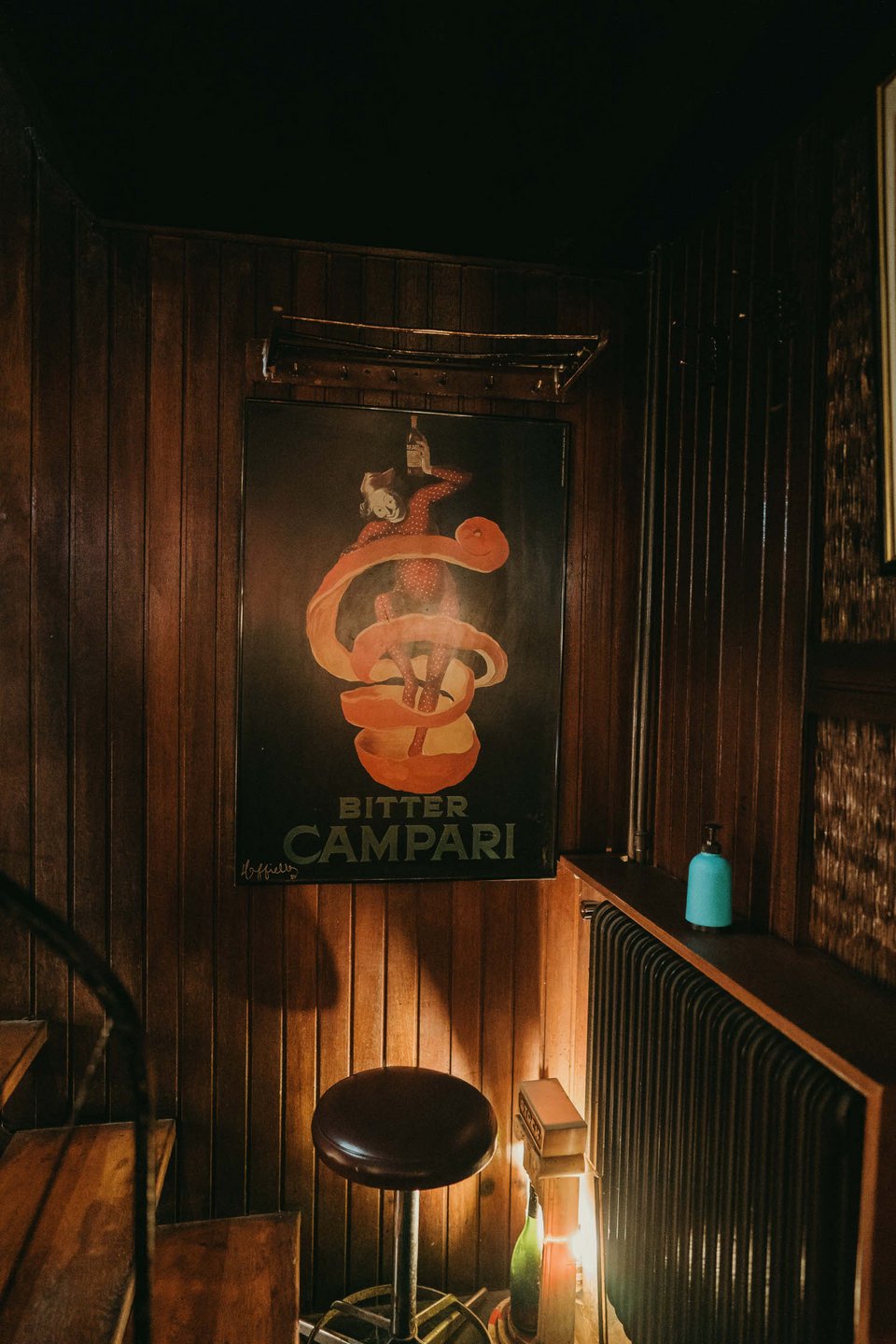 Διακοσμητικά από γνωστές εταιρείες ποτών, κοσμούν τον χώρο