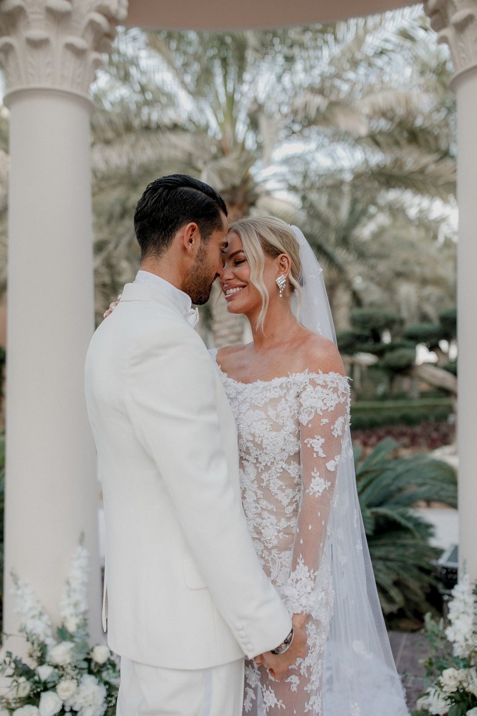 Caroline Stanbury νυφικό Σήλια Κριθαριώτη