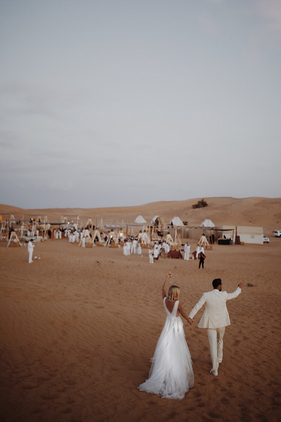 Caroline Stanbury νυφικό Σήλια Κριθαριώτη. γάμος στην έρημο στο Ντουμπάι