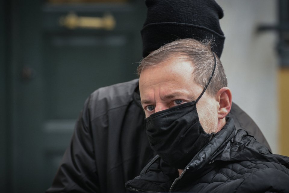 Μεταφορά του ηθοποιού-σκηνοθέτη Δημήτρης Λιγνάδη στον Ανακριτή. (EUROKINISSI/ ΤΑΤΙΑΝΑ ΜΠΟΛΑΡΗ)