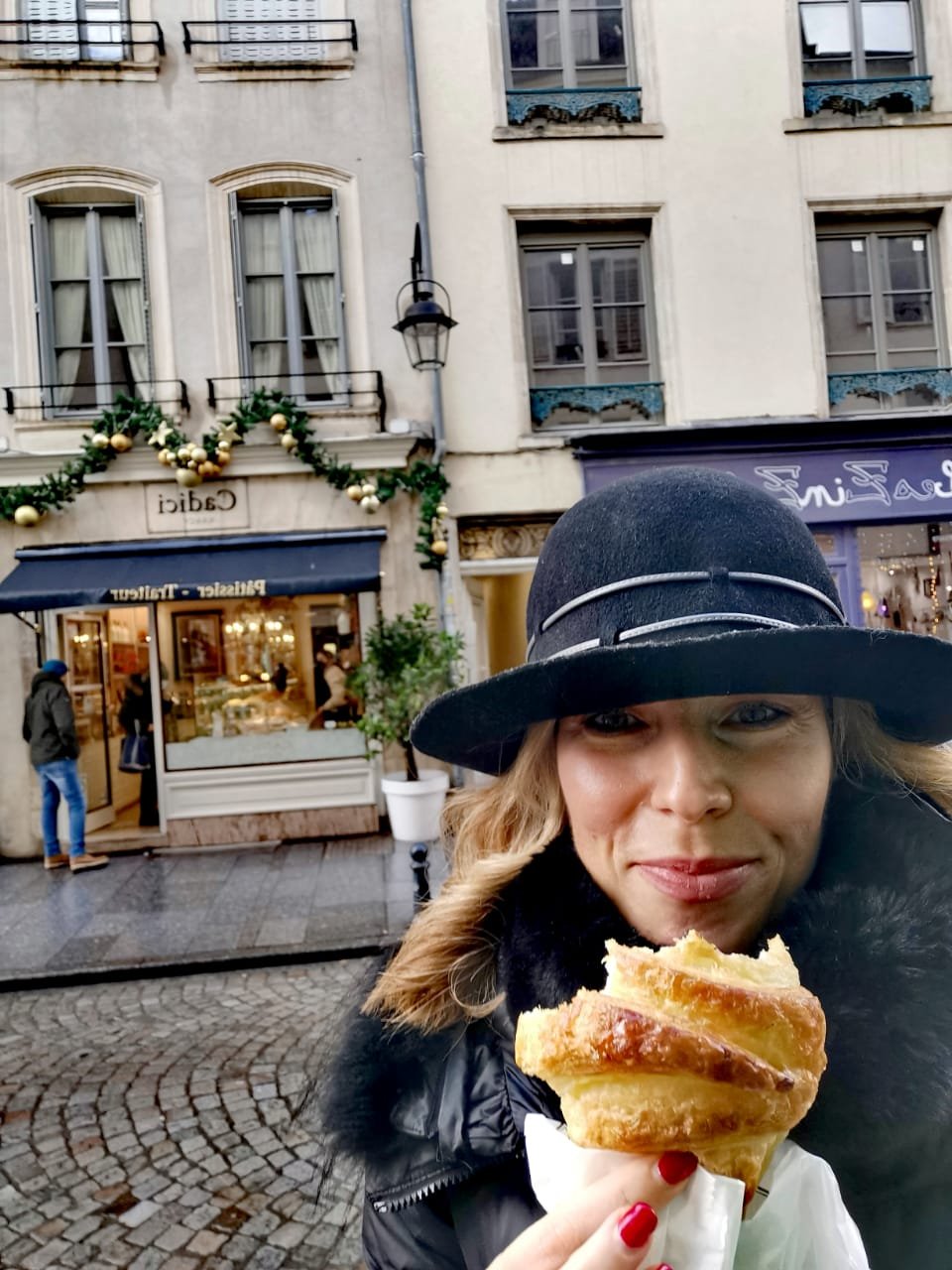 Στην παλιά πόλη η Χριστίνα Πουλίτση έχει ανακαλύψει την πατισερί «Cadici» που φτιάχνει ένα από τα πιο ωραία κρουασάν που έχει ποτέ γευθεί.