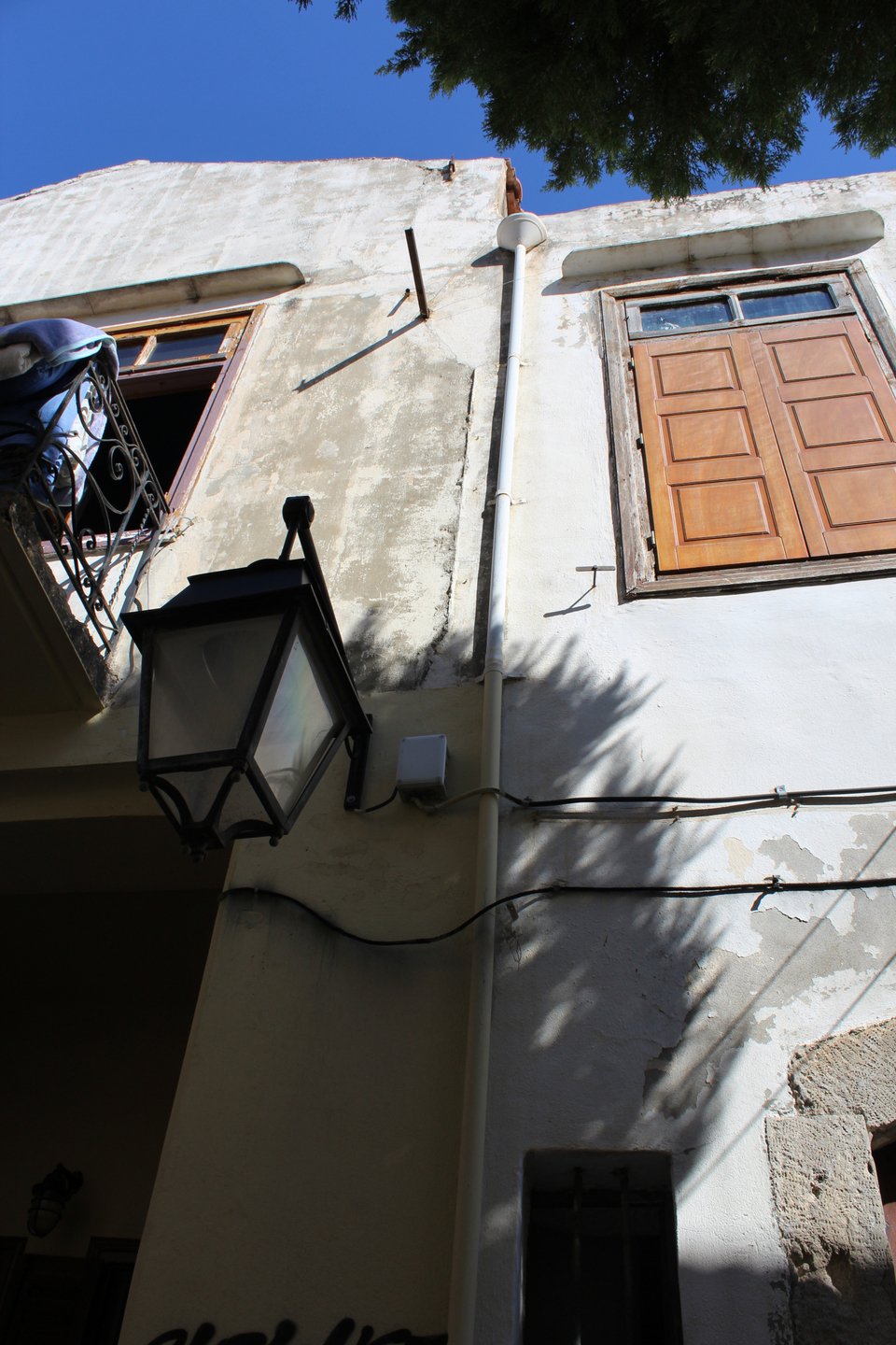 Το σπίτι του 19ου αιώνα λίγο πριν το αναλάβει το αρχιτεκτονικό γραφείο Πολύεδρο για να το μεταμορφώσει σε σύγχρονη κατοικία.