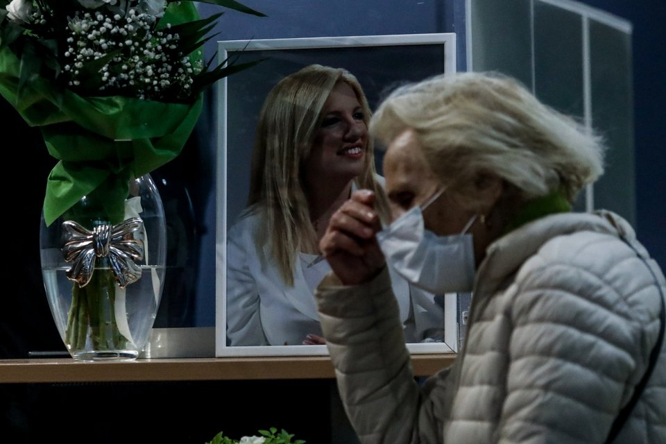 Θάνατος της Προέδρου του Κινήματος Αλλαγής Φώφης Γεννηματά, στιγμιότυπα από τα γραφεία του κόμματος στη Χαριλάου Τρικούπη, Τρίτη 26 Οκτωβρίου 2021. (EUROKINISSI/ ΓΙΑΝΝΗΣ ΠΑΝΑΓΟΠΟΥΛΟΣ) 