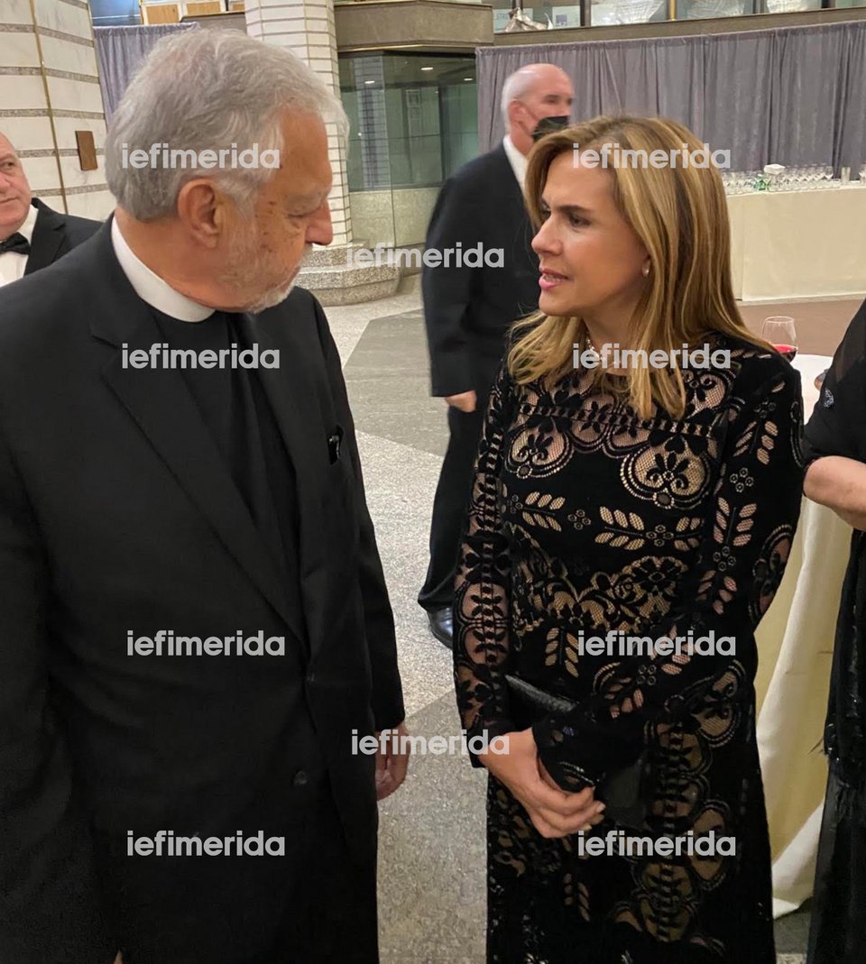 Ο father Alex με τη Ζωή Ράπτη στο γκαλά των Ελληνοαμερικανών