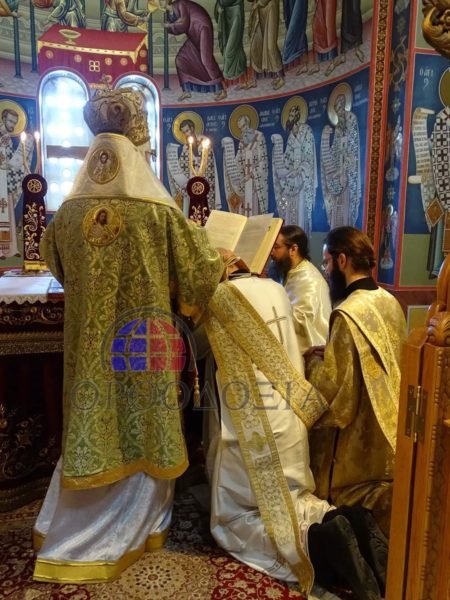 Ο καθηγητής ιατρικής Δημήτρης Λινός χειροτονήθηκε ιερέας