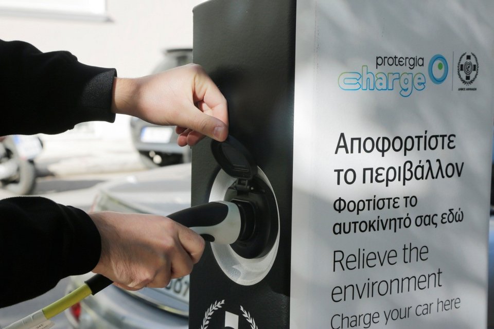 επαναφόρτιση ηλεκτρικών οχημάτων