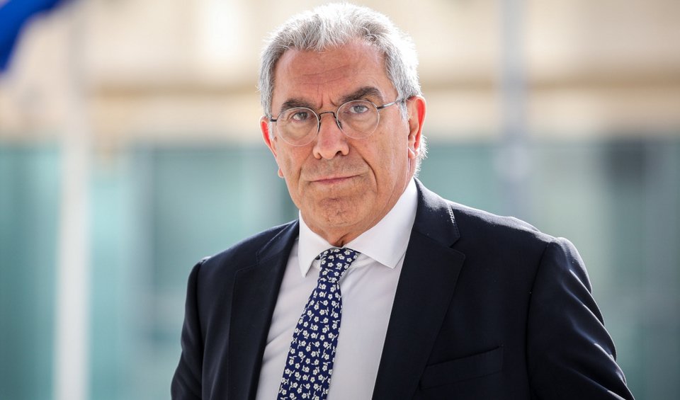 Ο δικηγόρος Βασίλης Καπερνάρος
