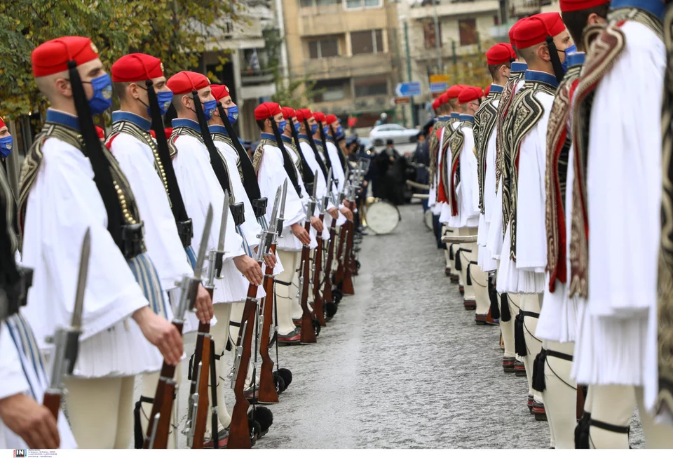 Κάρολος Παπούλιας, εξόδιος ακολουθία, φρουρά