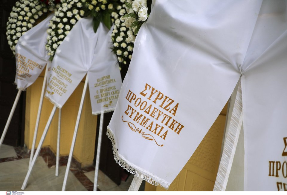 Κάρολος Παπούλιας, εξόδιος ακολουθία, στεφάνια
