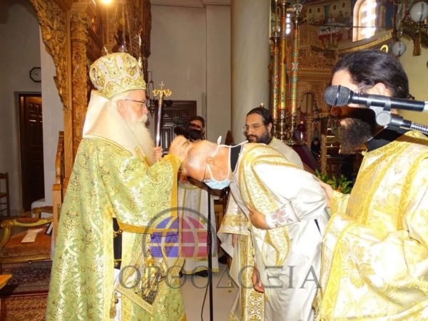 Ο καθηγητής ιατρικής Δημήτρης Λινός χειροτονήθηκε ιερέας