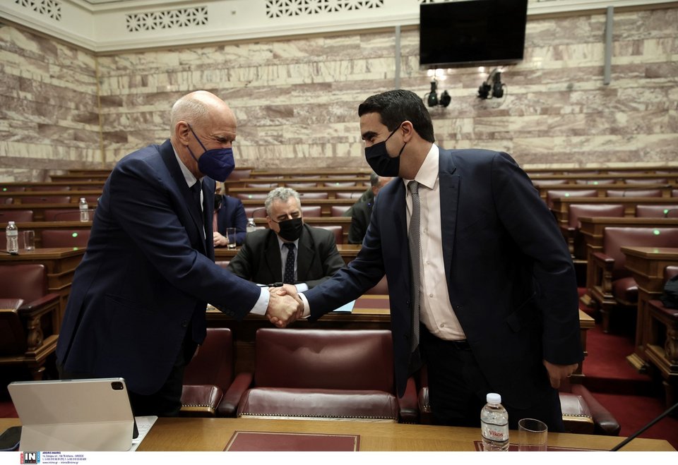 Ο νέος πρόεδρος της ΚΟ του ΚΙΝΑΛ,Μιχάλης Κατρίνης δέχεται τα συγχαρητήρια του Γ. Παπανδρέου-Φωτογραφία: Intimenews/ΛΙΑΚΟΣ ΓΙΑΝΝΗΣ