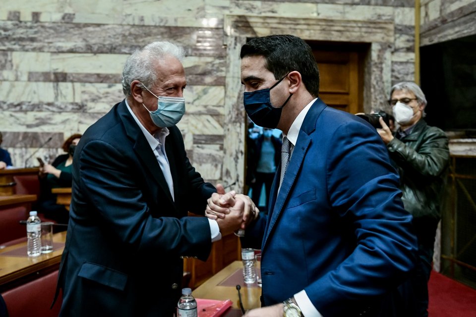 Ο νέος πρόεδρος της ΚΟ Μιχ. Κατρίνης με τον πρώτο κοινοβουλευτικό εκπρόσωπο, Κ. Σκανδαλίδη -Φωτογραφία: ΤΑΤΙΑΝΑ ΜΠΟΛΑΡΗ / EUROKINISSI