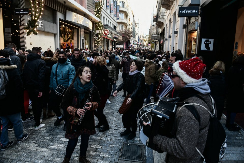 κόσμος εμπορικά καταστήματα Ερμού Κυριακή 19/12