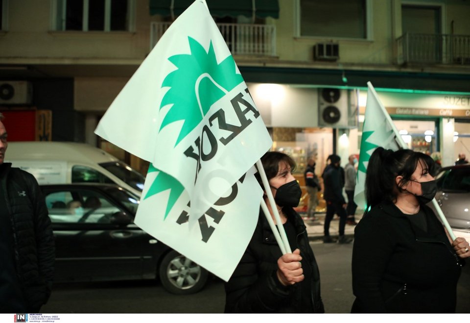Κόσμος επευφημεί τον Νίκο Ανδρουλάκη/ Φωτογραφία: Intime News