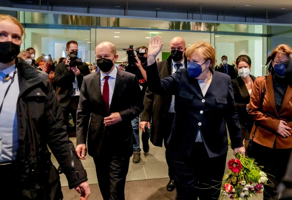 https://www.iefimerida.gr/sites/default/files/styles/in_article/public/article-images/2021-12/merkel-scholz3.jpg.webp?itok=LFTtHdvY